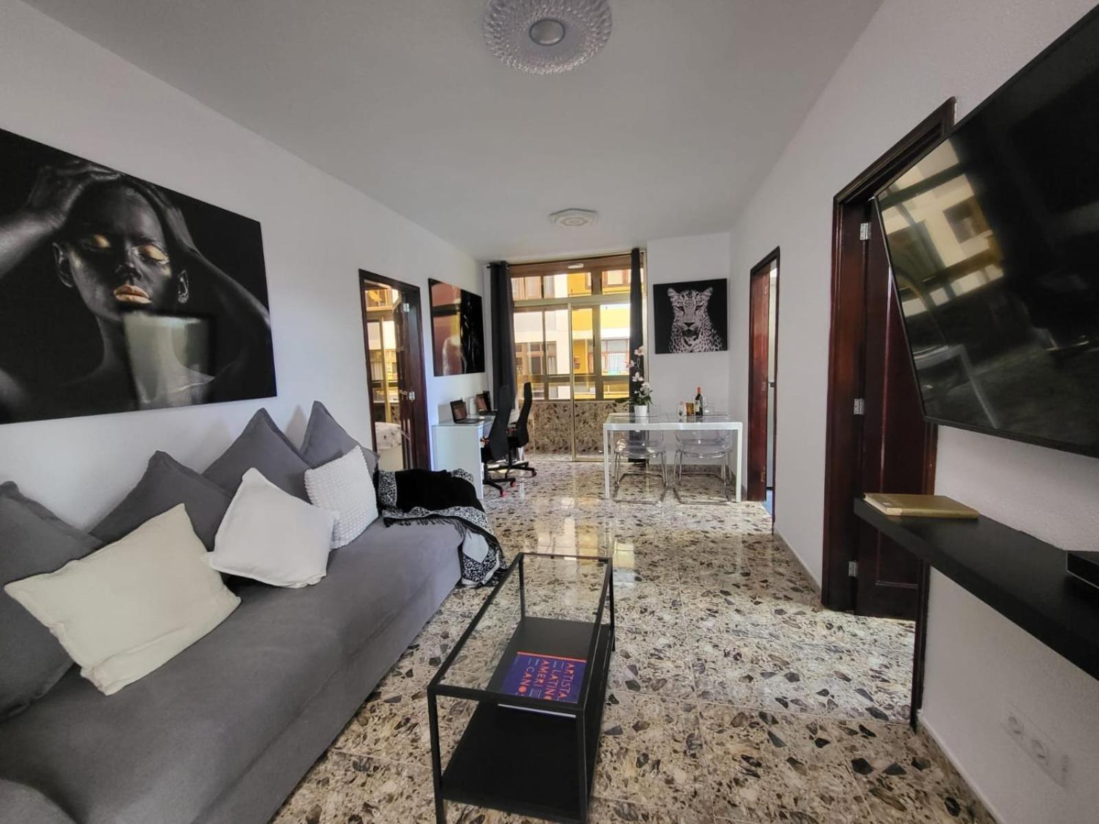 Affordable Holiday Accommodation For Large Families And Groups At Las Canteras Beach With 3 Bedrooms And Free Parking Λας Πάλμας ντε Γκραν Κανάρια Εξωτερικό φωτογραφία