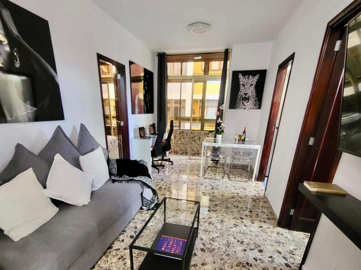 Affordable Holiday Accommodation For Large Families And Groups At Las Canteras Beach With 3 Bedrooms And Free Parking Λας Πάλμας ντε Γκραν Κανάρια Εξωτερικό φωτογραφία