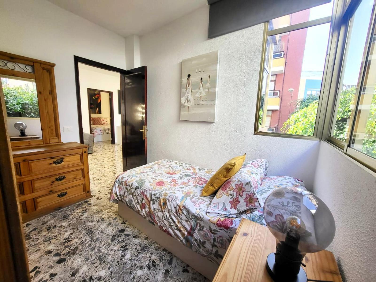 Affordable Holiday Accommodation For Large Families And Groups At Las Canteras Beach With 3 Bedrooms And Free Parking Λας Πάλμας ντε Γκραν Κανάρια Εξωτερικό φωτογραφία