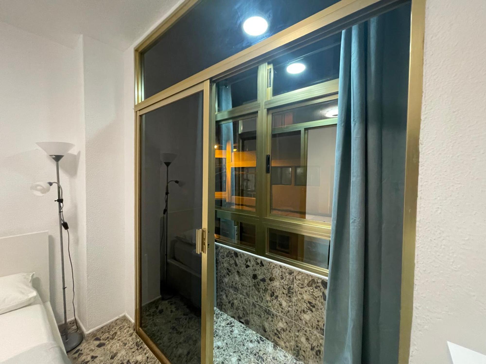 Affordable Holiday Accommodation For Large Families And Groups At Las Canteras Beach With 3 Bedrooms And Free Parking Λας Πάλμας ντε Γκραν Κανάρια Εξωτερικό φωτογραφία
