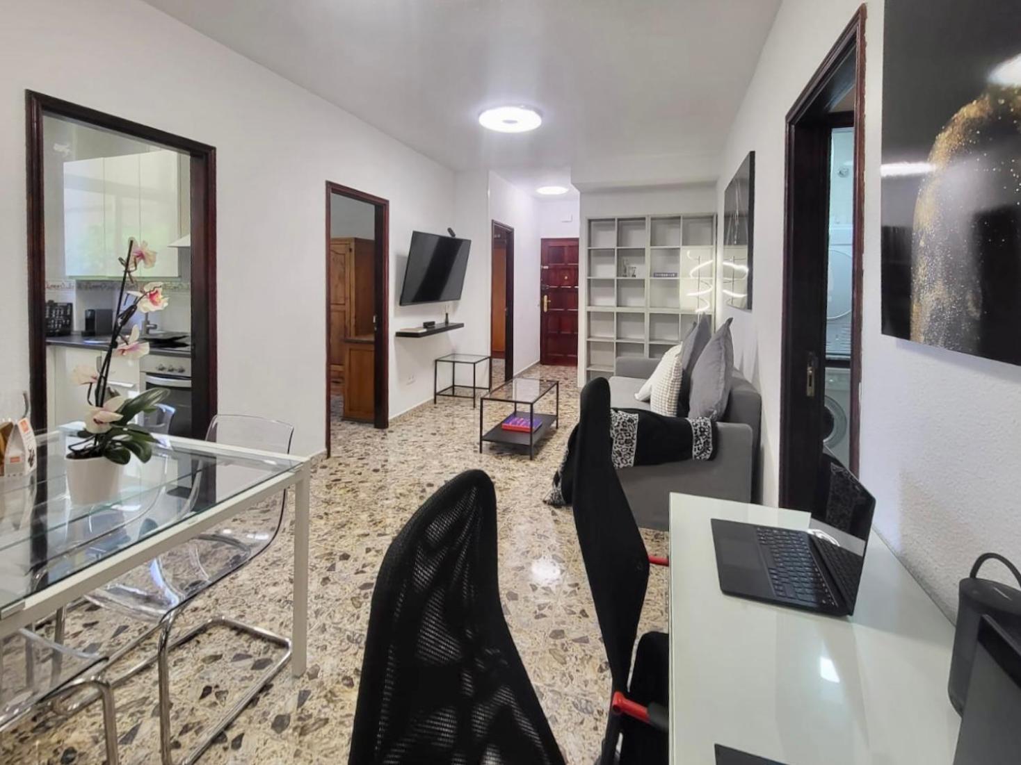 Affordable Holiday Accommodation For Large Families And Groups At Las Canteras Beach With 3 Bedrooms And Free Parking Λας Πάλμας ντε Γκραν Κανάρια Εξωτερικό φωτογραφία