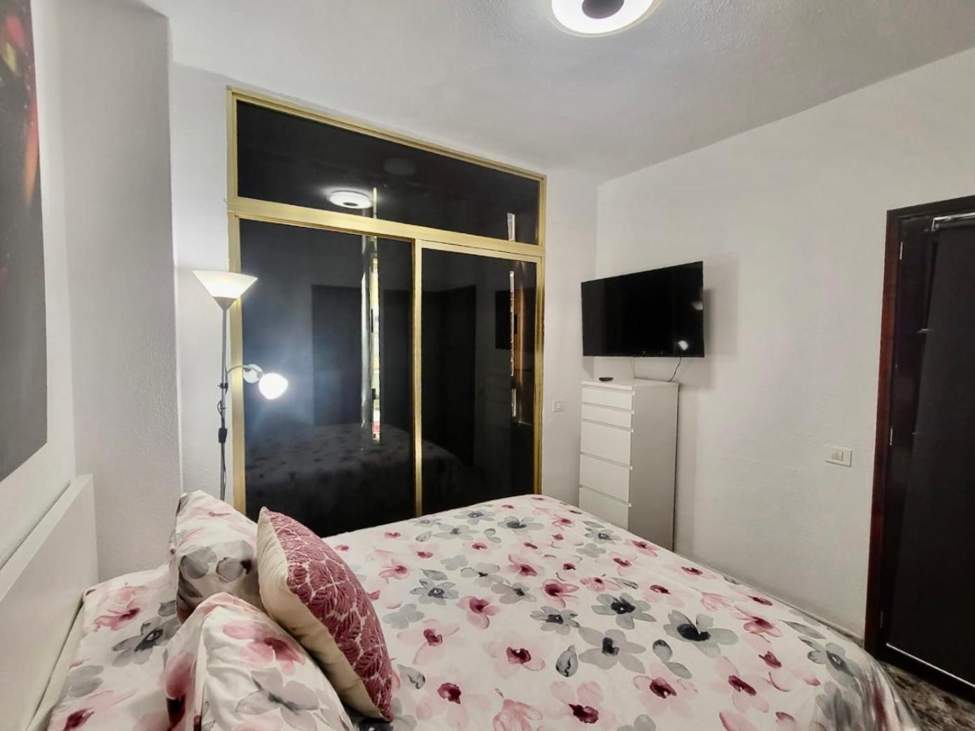 Affordable Holiday Accommodation For Large Families And Groups At Las Canteras Beach With 3 Bedrooms And Free Parking Λας Πάλμας ντε Γκραν Κανάρια Εξωτερικό φωτογραφία